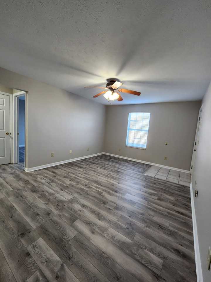 978 N Franklin - Photo 6 of 18