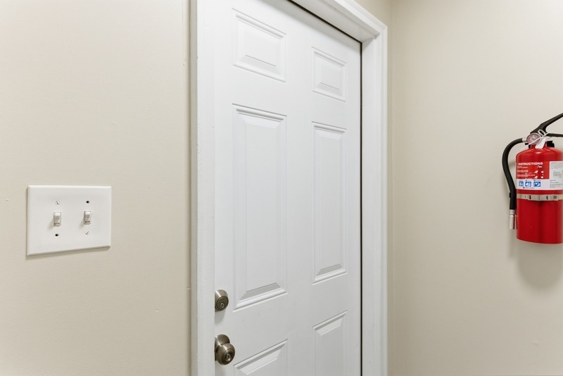 109 N Cruze St - Photo 3 of 10