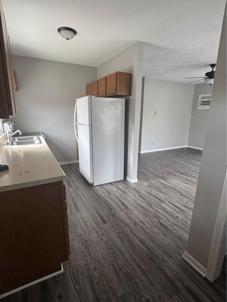 329 East Cherry Street - Photo 4 of 7