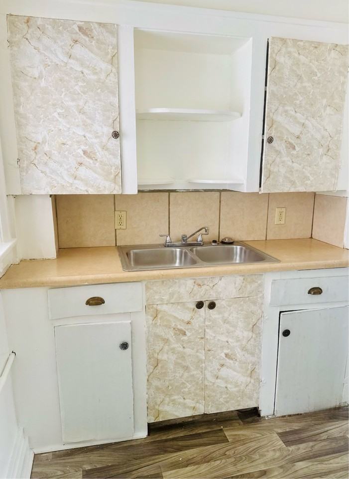 916 Bensch Street - Photo 2 of 10