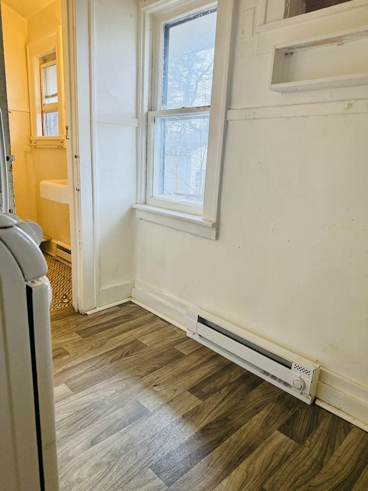 916 Bensch Street - Photo 7 of 10