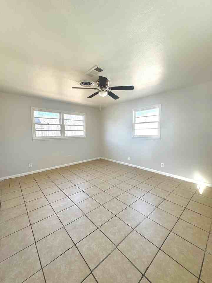 3308 Southwest 10th Avenue - Photo 2 of 11