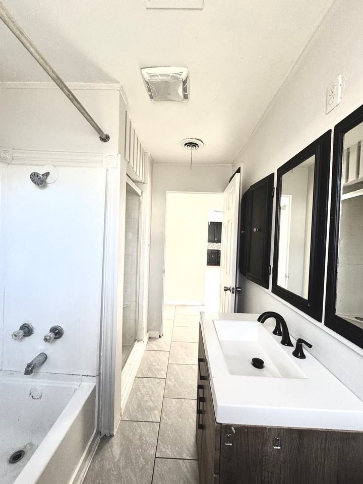3308 Southwest 10th Avenue - Photo 3 of 11
