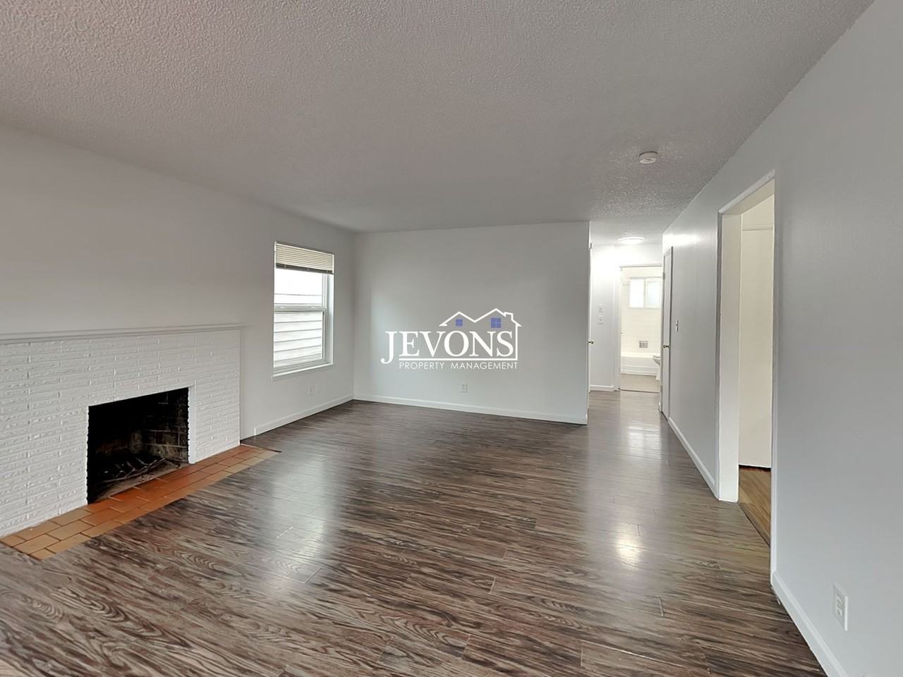 8330 Wabash Ave S - Photo 6 of 23