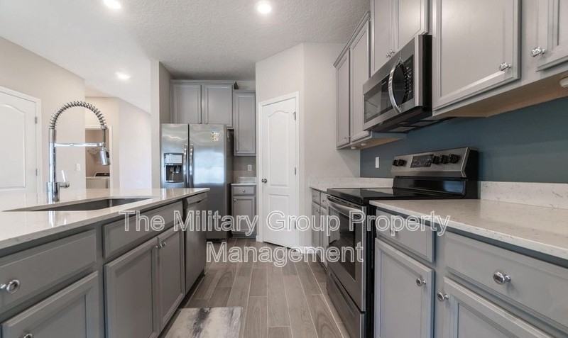 9234 Gilmore Grove Way - Photo 5 of 37