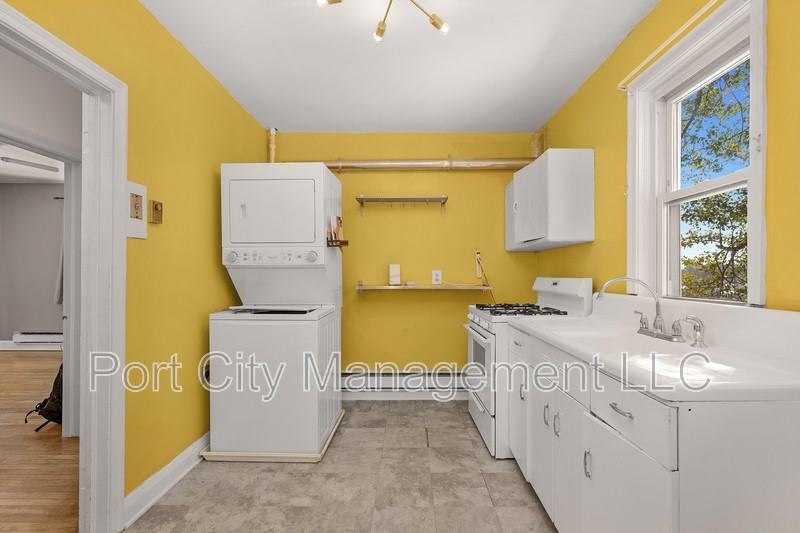 3607 Bayonne Ave - Photo 4 of 18