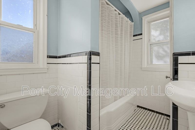 3607 Bayonne Ave - Photo 6 of 18