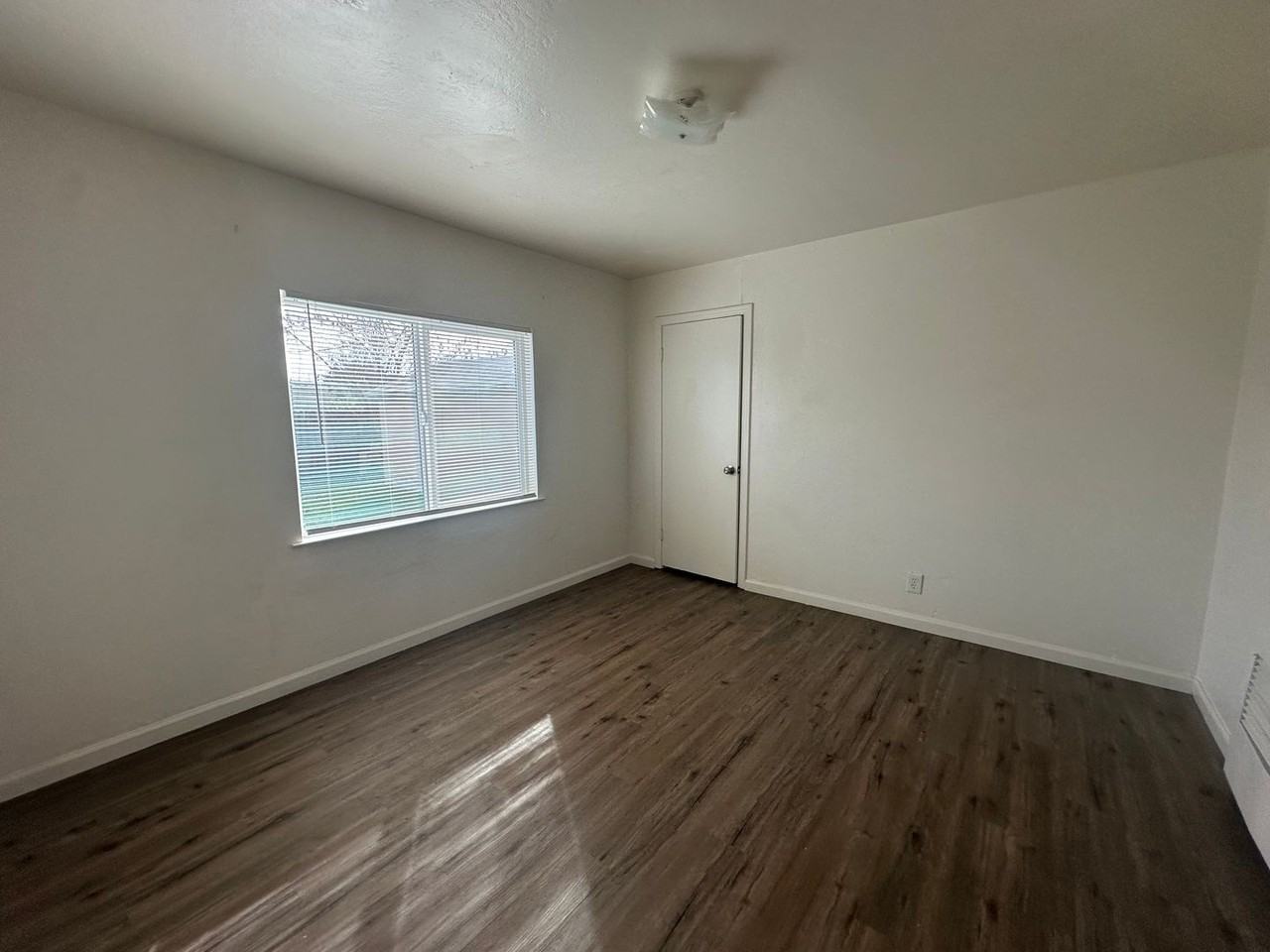 5026 5026 - 5028 Thurman Way - Photo 6 of 14