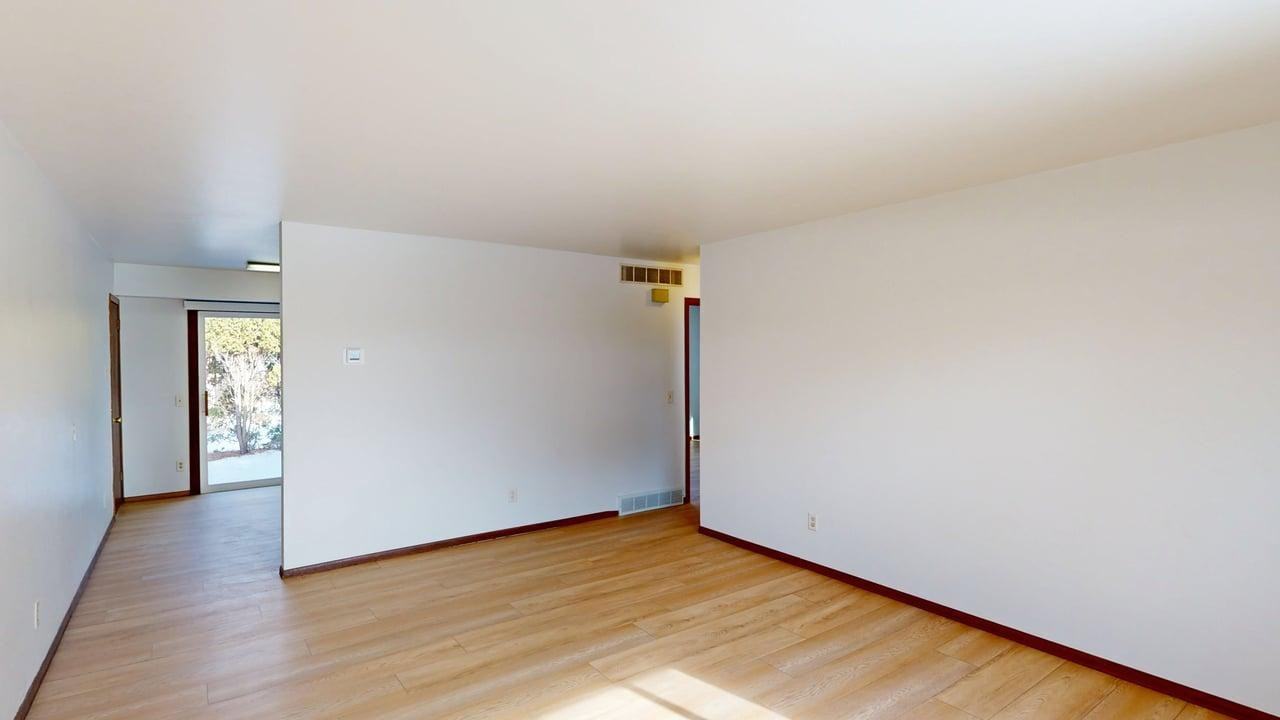 421 Simonson St #423 - Photo 4 of 19