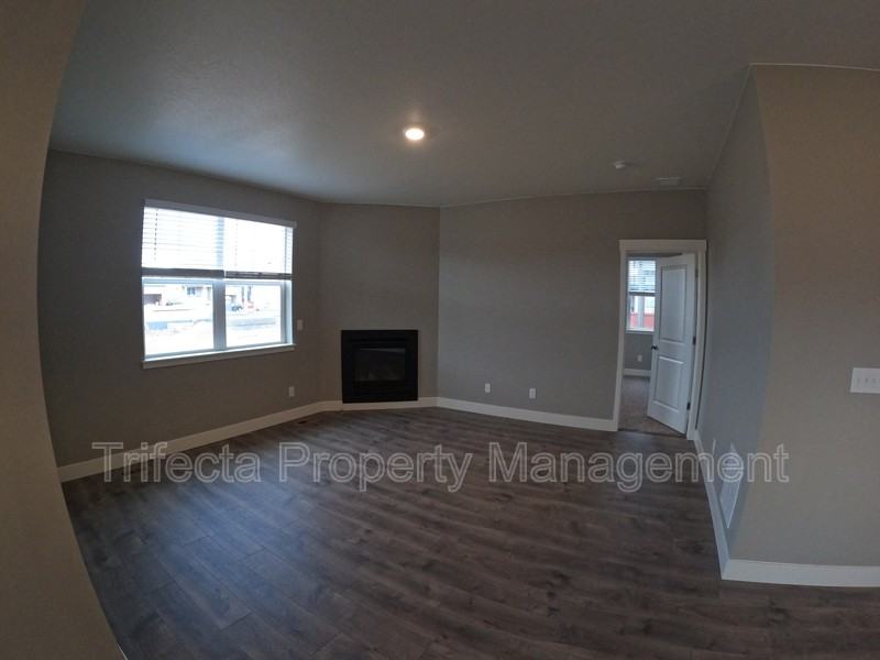 1938 Raindrop Dr - Photo 7 of 23