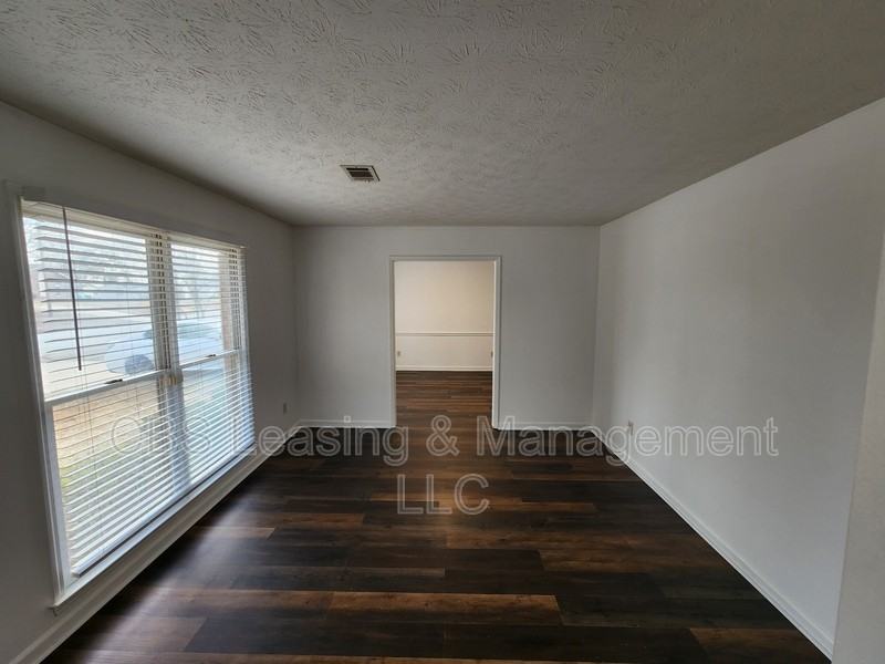 710 Rodney St - Photo 2 of 23