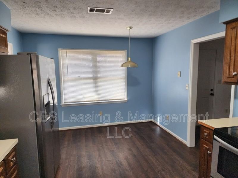 710 Rodney St - Photo 7 of 23