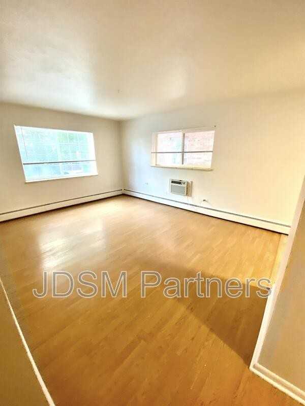 1415 N Pearl St - Photo 5 of 20