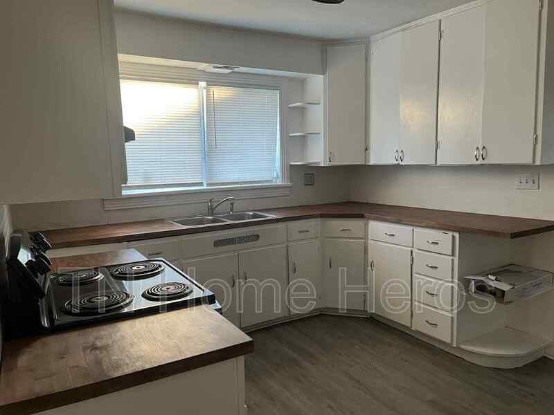 2427 Seymour Ave - Photo 2 of 6