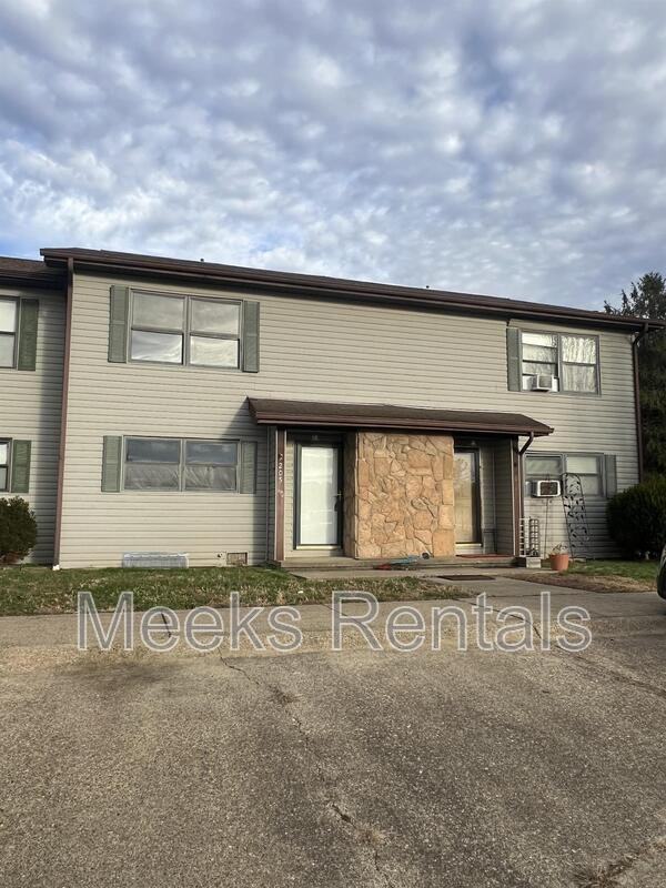 205 Fairway Gdns - Photo 2 of 7