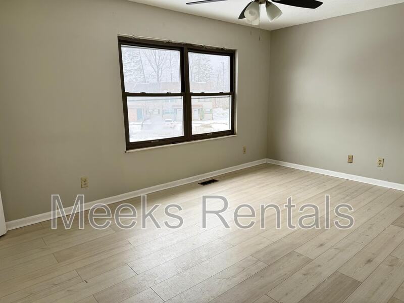 205 Fairway Gdns - Photo 4 of 7