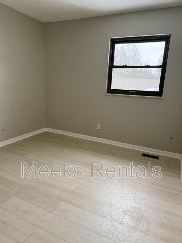 205 Fairway Gdns - Photo 6 of 7