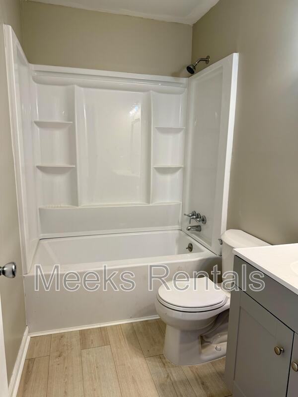 205 Fairway Gdns - Photo 7 of 7