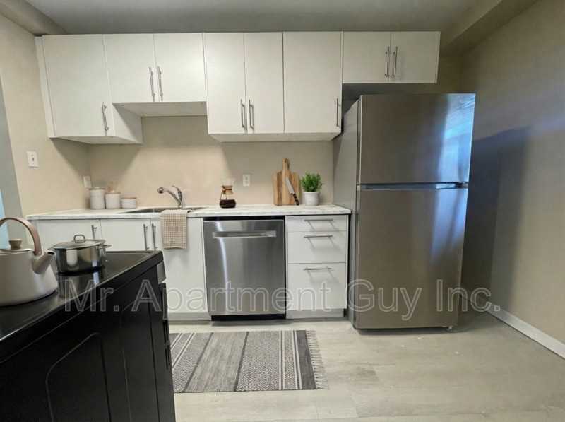 431 Martha St #8 - Photo 4 of 17