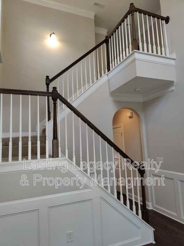 841 Silver Leaf Dr - Photo 3 of 11