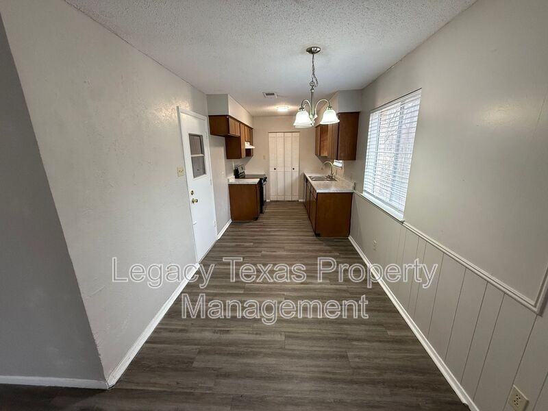 110 Glen Rose Ave - Photo 2 of 11