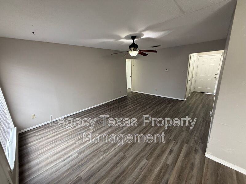 110 Glen Rose Ave - Photo 5 of 11