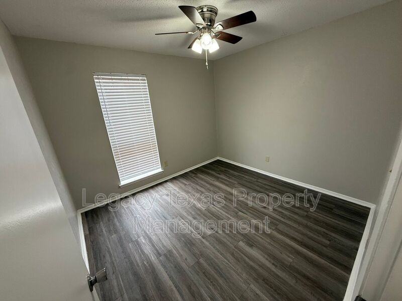 110 Glen Rose Ave - Photo 6 of 11