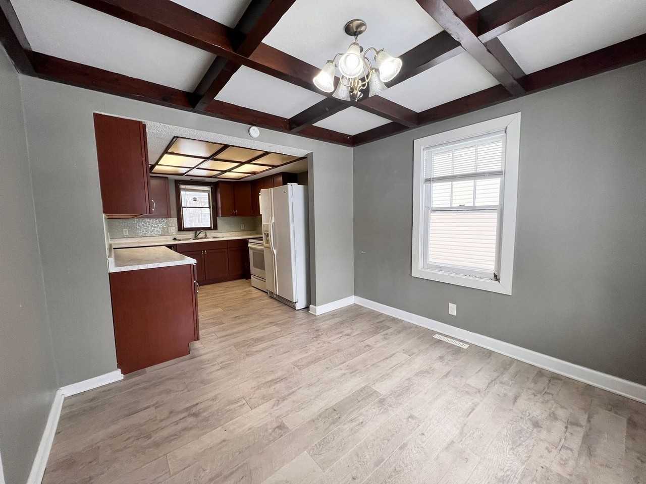 554 Brighton Ave - Photo 3 of 19