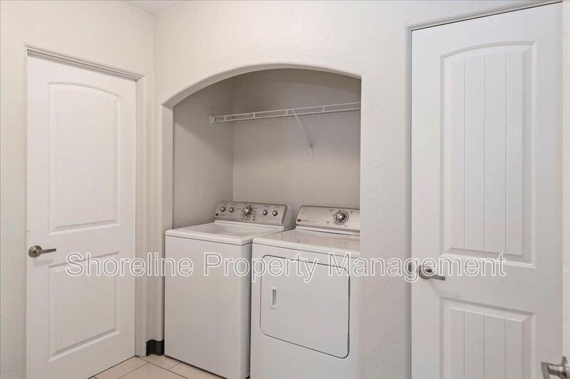 2607 N Lancaster Dr #301 - Photo 4 of 36