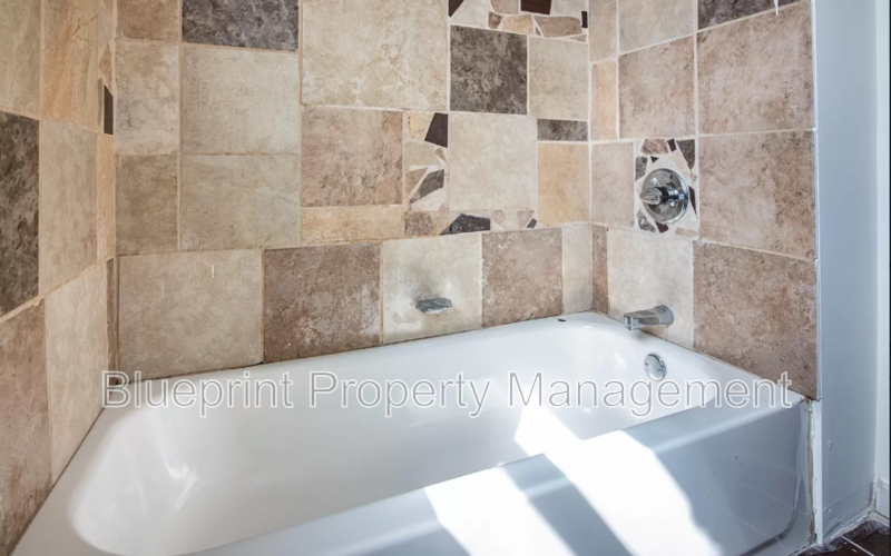 1413 12th Ave N #1 - Photo 7 of 14