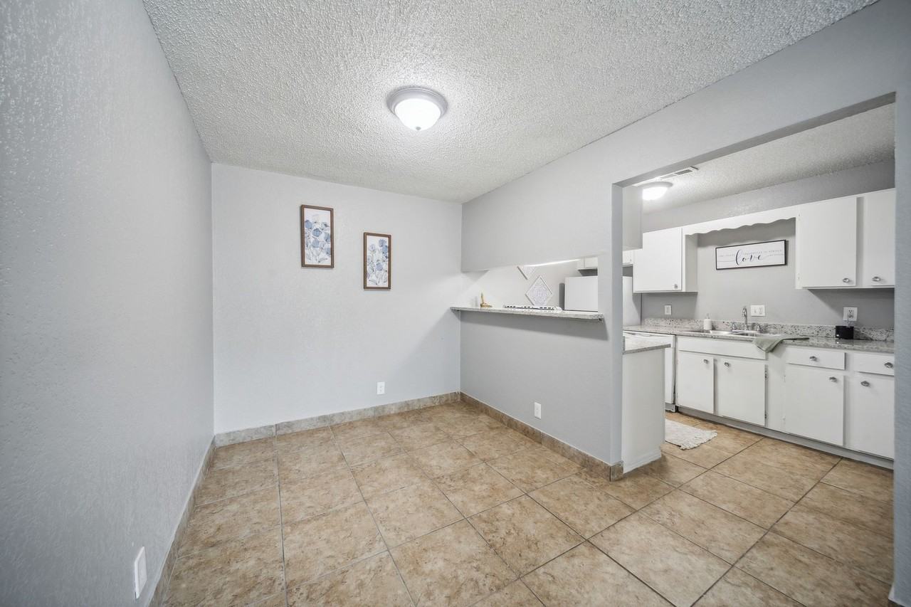 Boca Vista Apartments - Photo 2 of 20