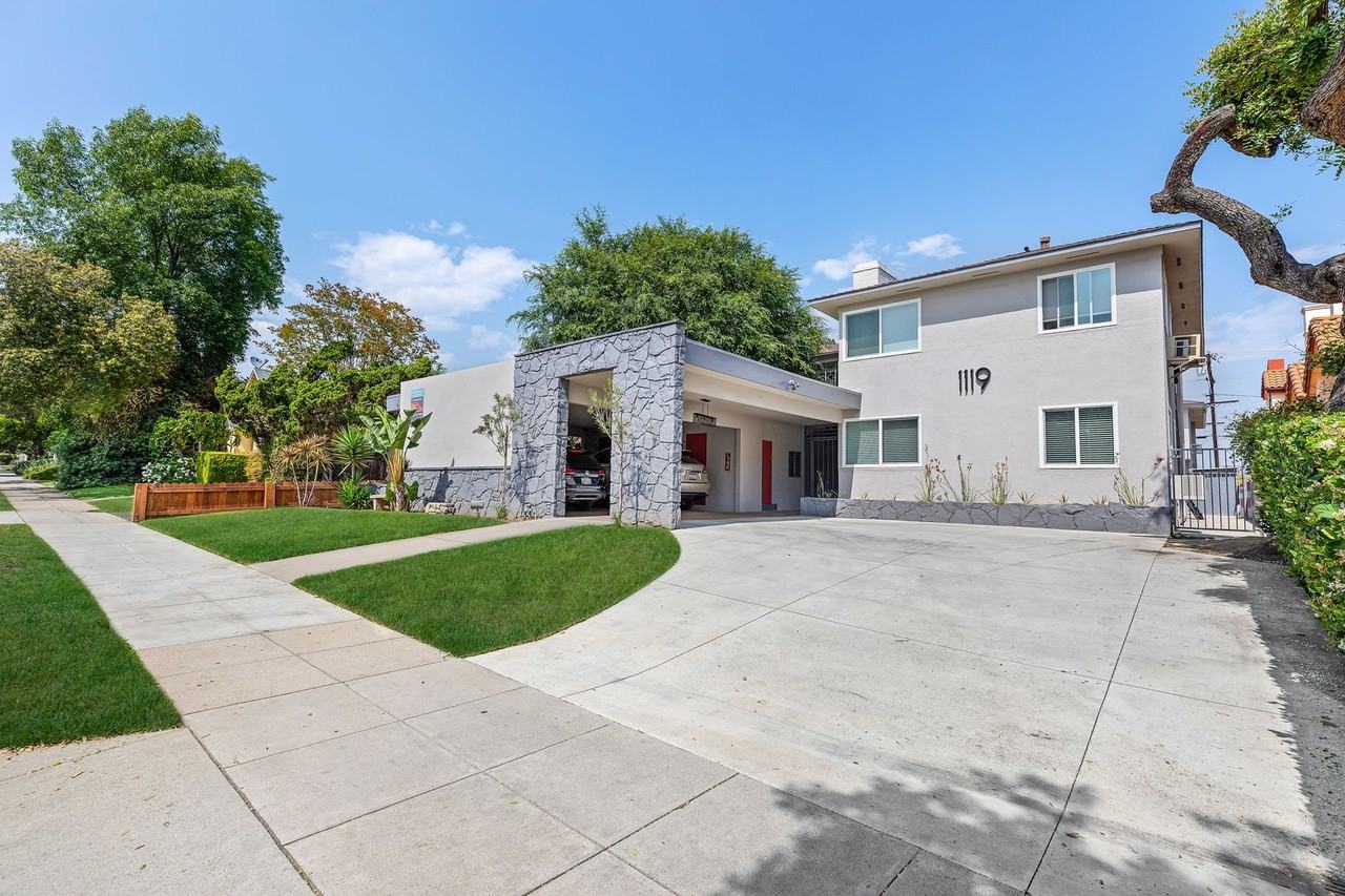 Huntington - Photo 2 of 12