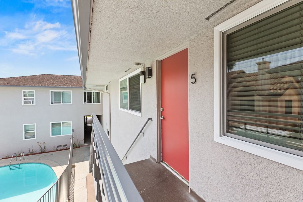 Huntington - Photo 5 of 12