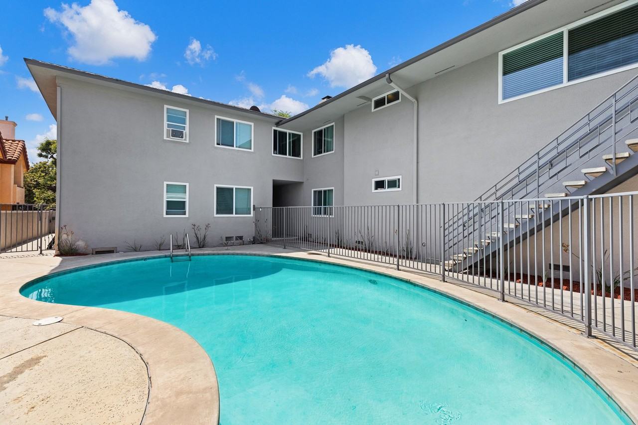 Huntington - Photo 7 of 12