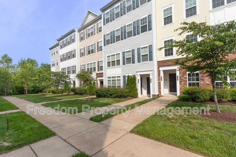 17002 Beveridge Dr - Photo 3 of 42