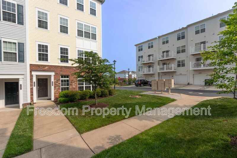 17002 Beveridge Dr - Photo 4 of 42