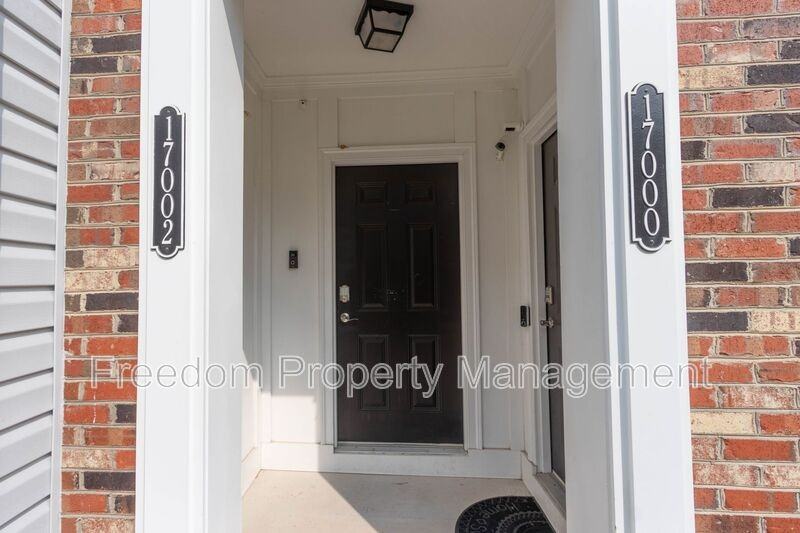 17002 Beveridge Dr - Photo 5 of 42