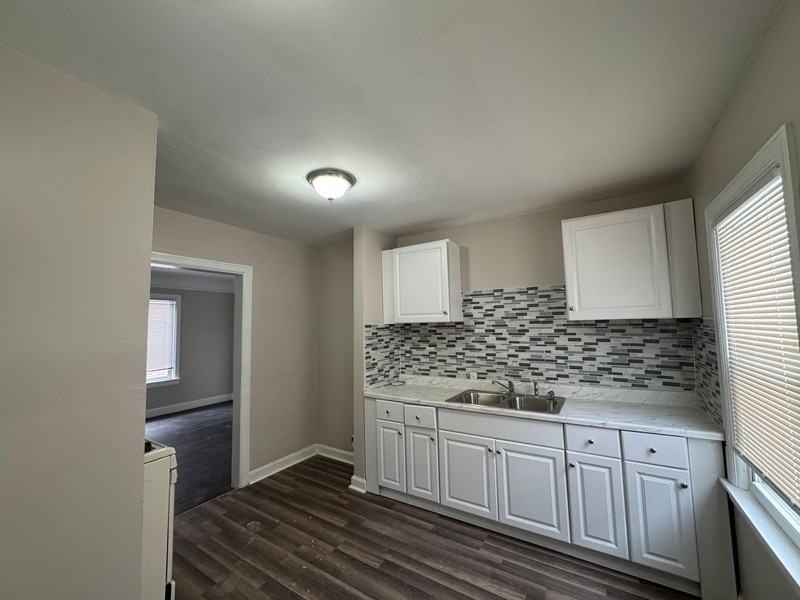 14161 Montrose St - Photo 6 of 12