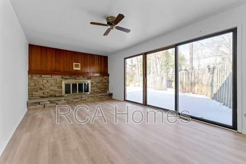 423 Jenny Ln - Photo 3 of 17