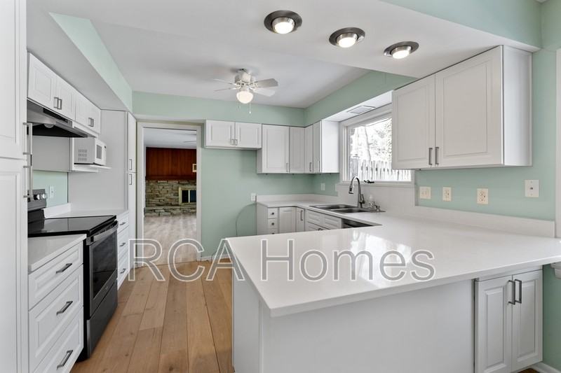 423 Jenny Ln - Photo 6 of 17