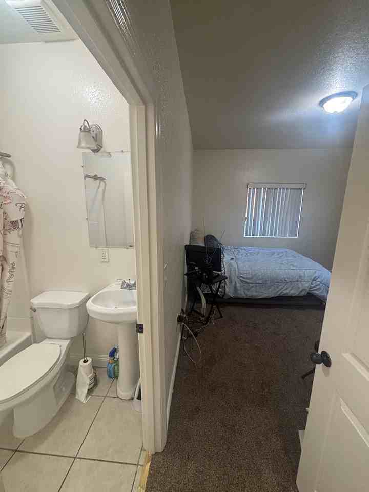 5900 South Hoover Street #1 - Photo 4 of 9