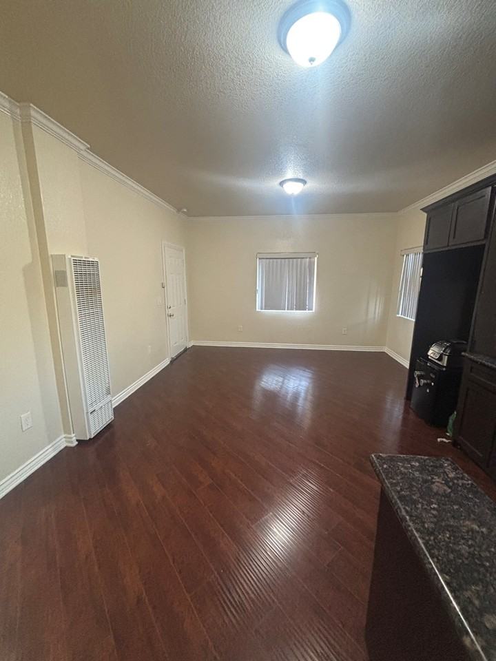 5900 South Hoover Street #1 - Photo 3 of 9