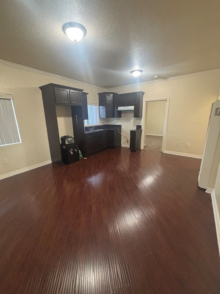 5900 South Hoover Street #1 - Photo 2 of 9