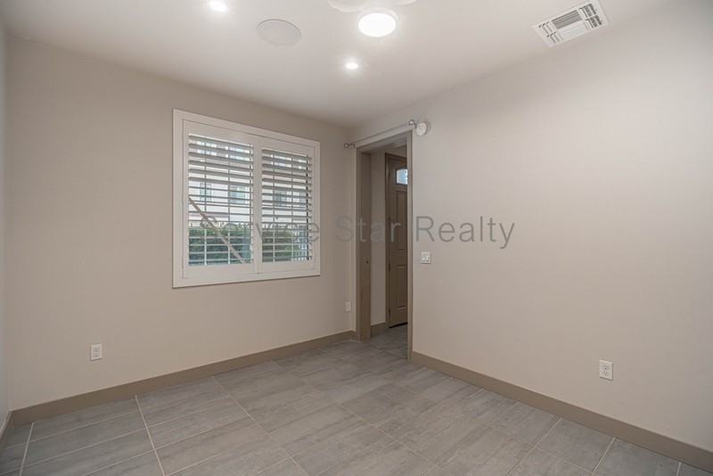 4438 N 27th St #25 - Photo 6 of 30