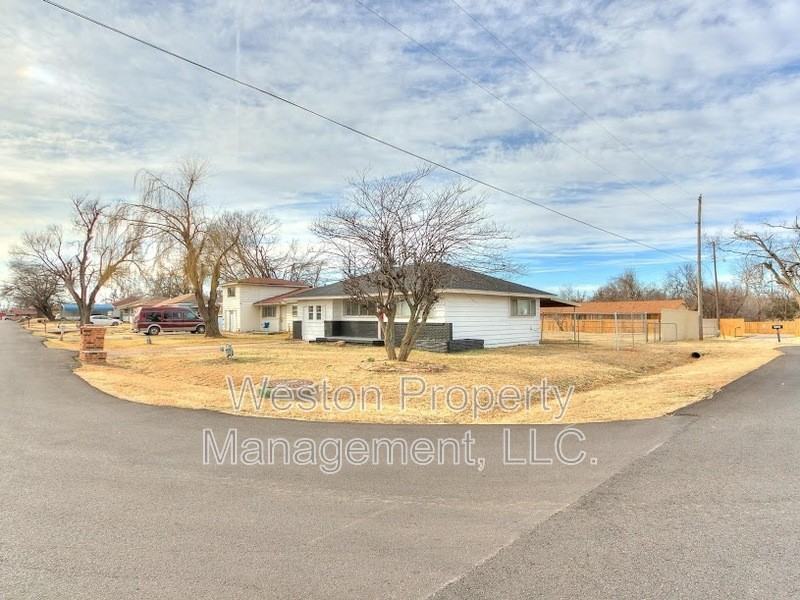 5721 Se 8th St - Photo 7 of 37