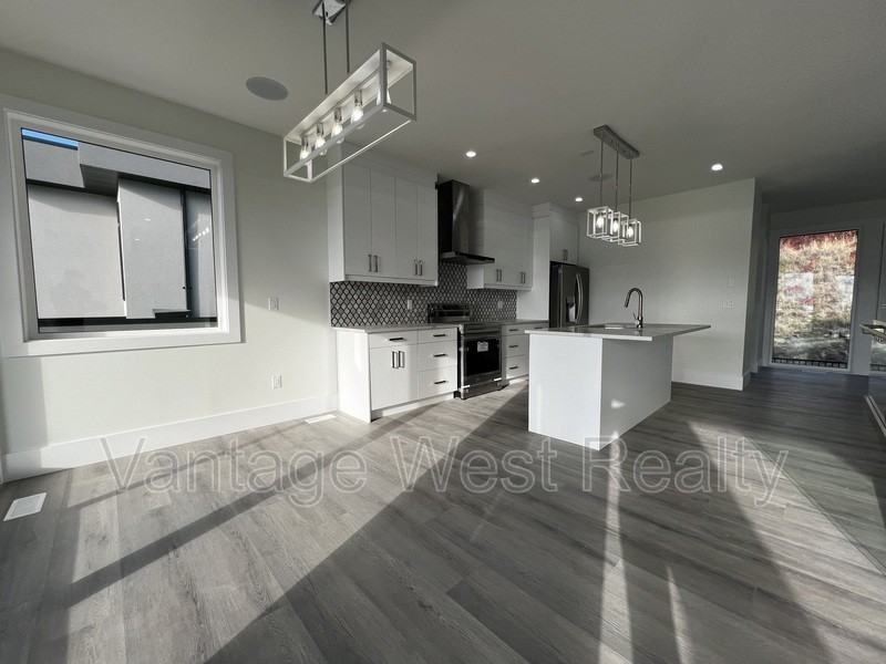 3661 Apple Way Blvd - Photo 3 of 16