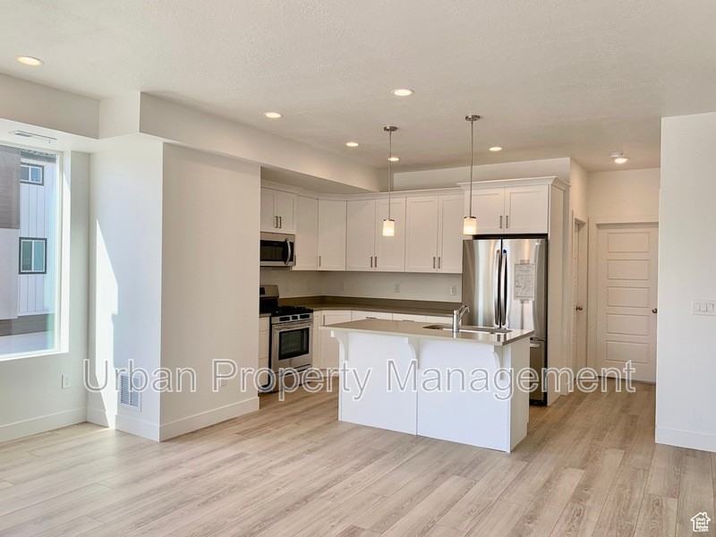 143 E Verdon Ct - Photo 4 of 24