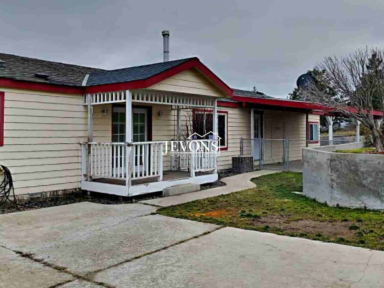 551 Point Dr - Photo 3 of 28