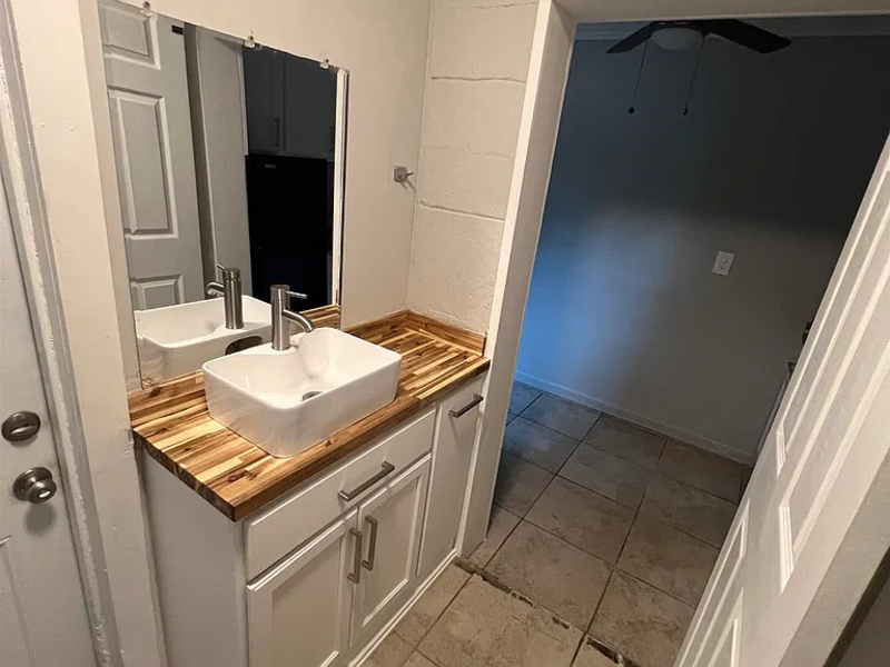 1240 Levy Ave - Photo 5 of 10