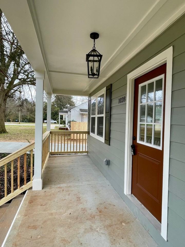 1028 Highland Ave - Photo 3 of 50